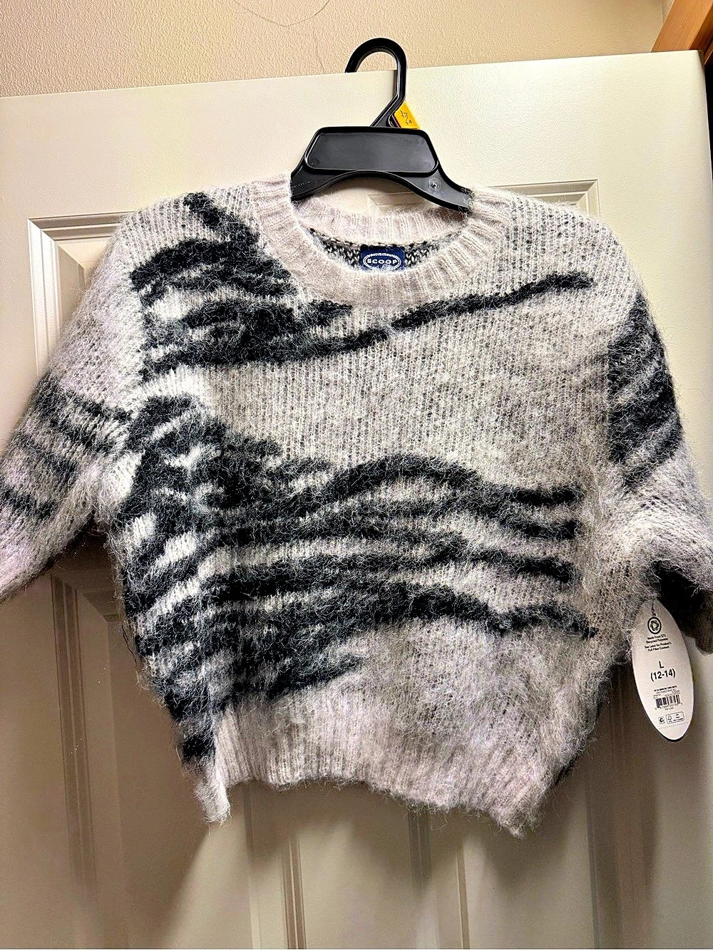 Scoop Fluffy Short Sleeve Crewneck Sweater Abstract Pattern Sweater large
